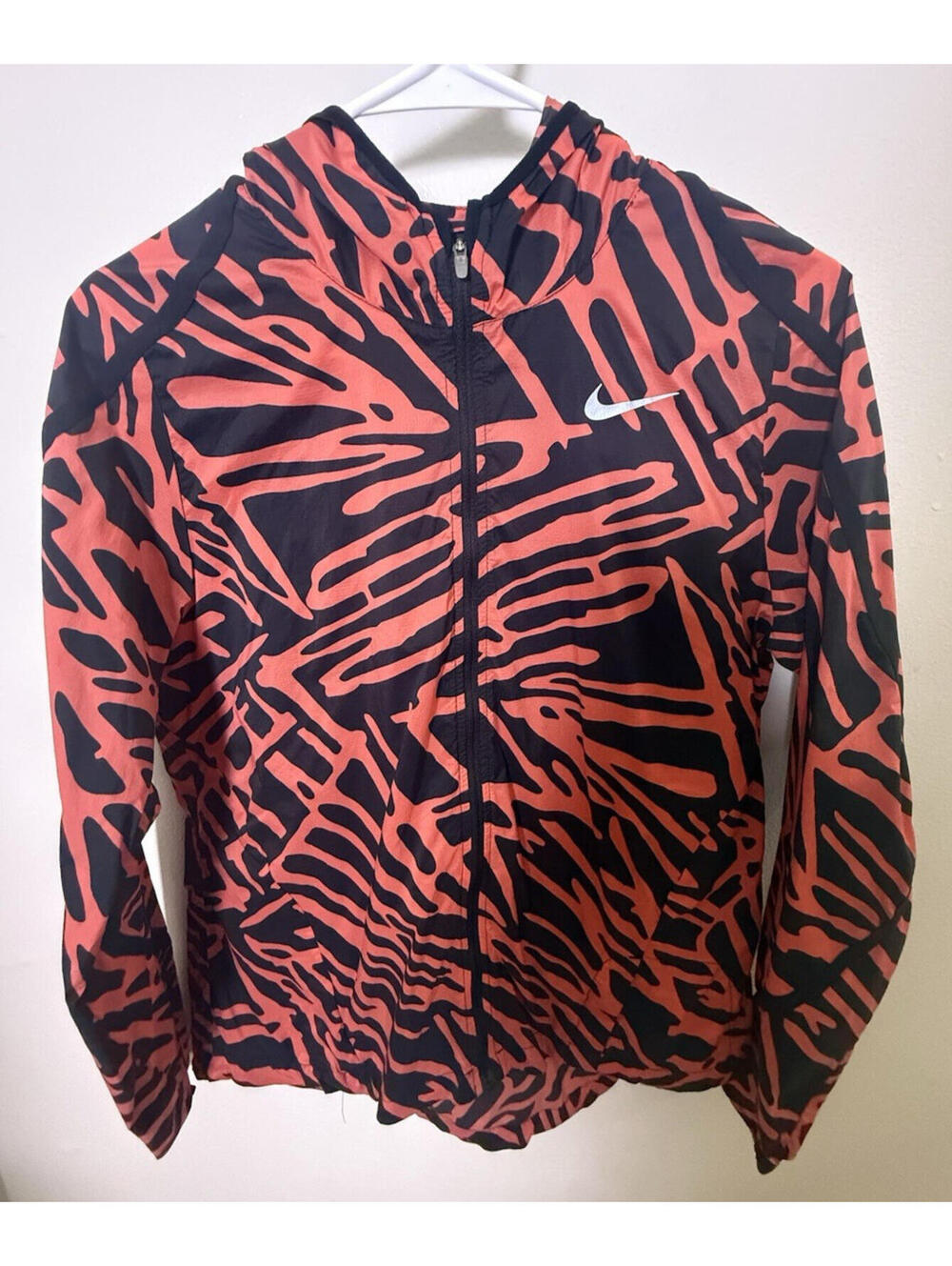 Nike Jacket Women's size Medium Palm Impossibly Light  Running Black/Coral